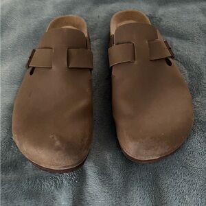 Men's Cushionaire clog.